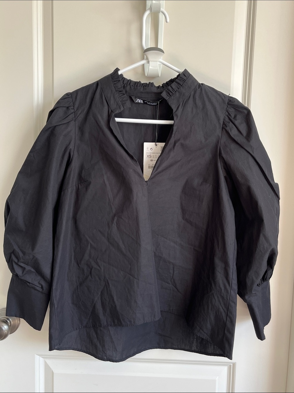 BNWT Zara Women’s Black Puff Sleeve V-Neck Blouse